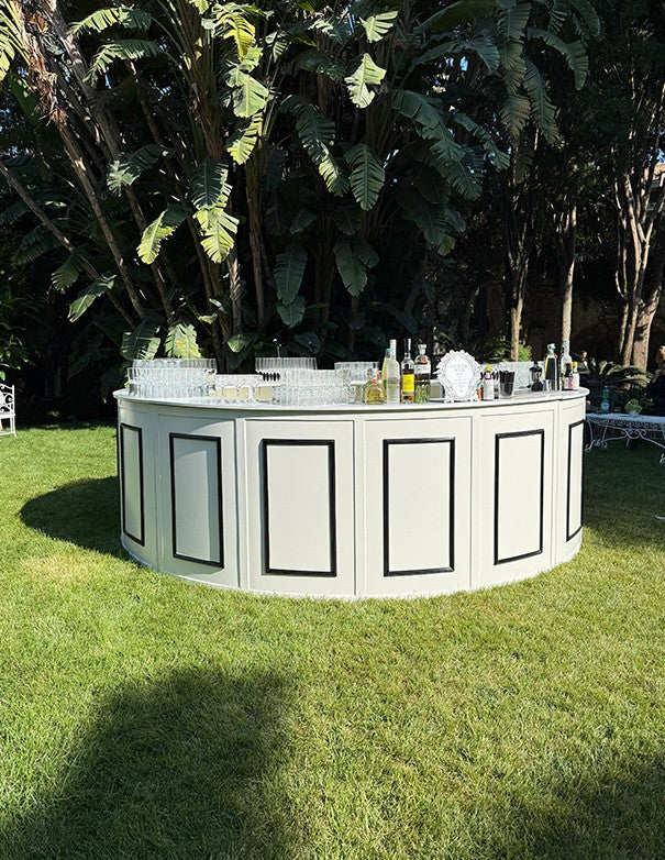 BANCONE BAR CURVO BIANCO CON CORNICI NERE