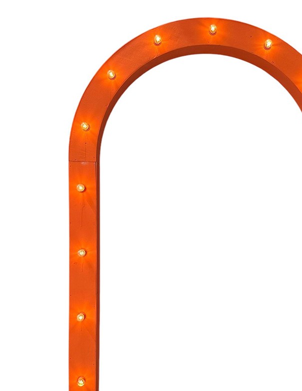 ARCO CON LAMPADINE ARANCIONE