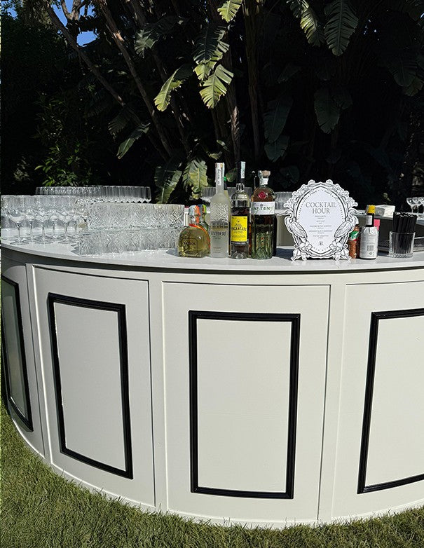 BANCONE BAR CURVO BIANCO CON CORNICI NERE