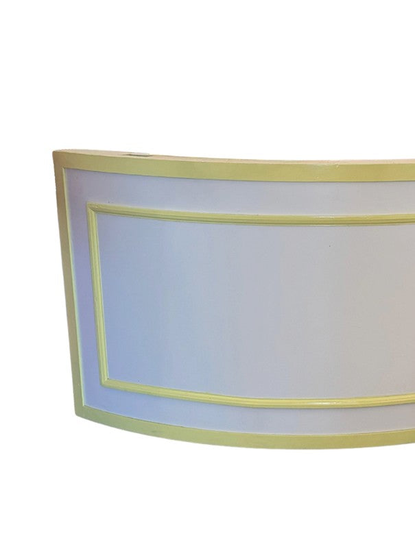 BANCONE BAR CURVO BIANCO CON CORNICI GIALLE