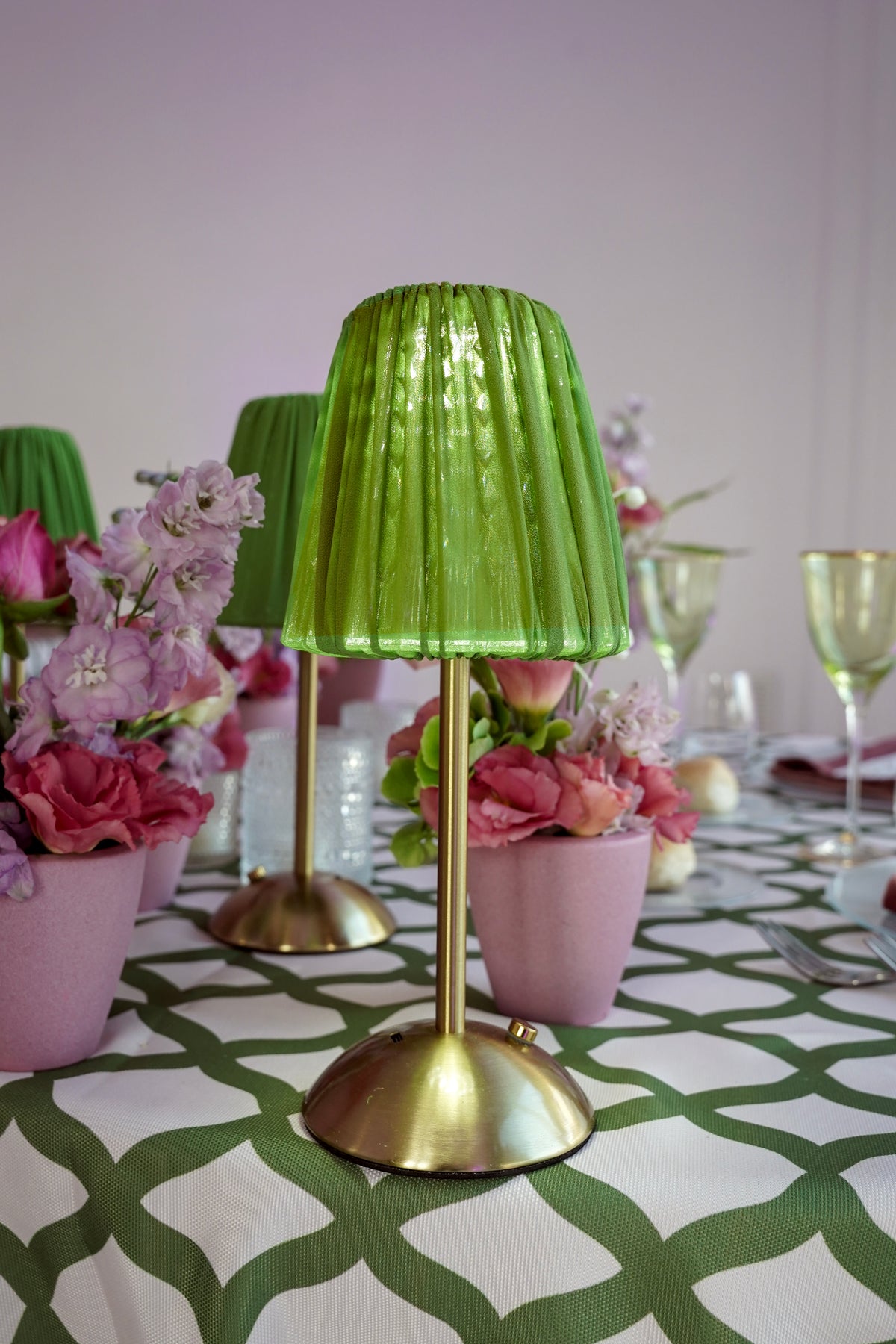 LAMPADA DA TAVOLO BASE ORO CON COPERTURA DOPPIO GEORGETTE VERDE