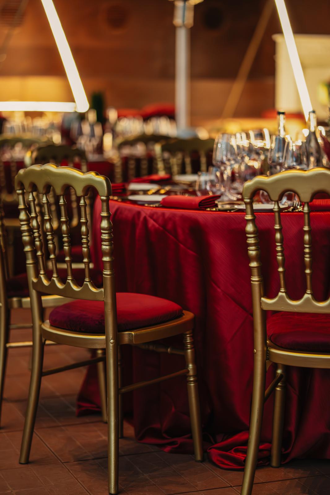 CUSCINO IN VELLUTO BORDEAUX SEDIA PARIGINA ORO